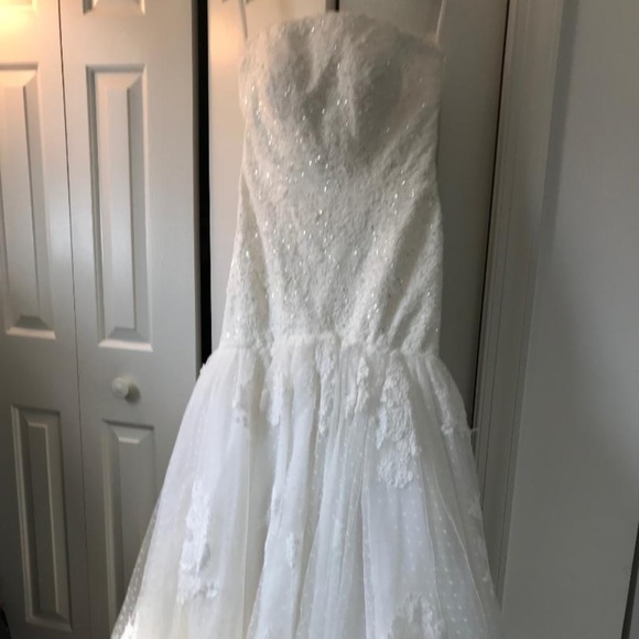 MARRA'S BRIDAL - Picture 5 of 7